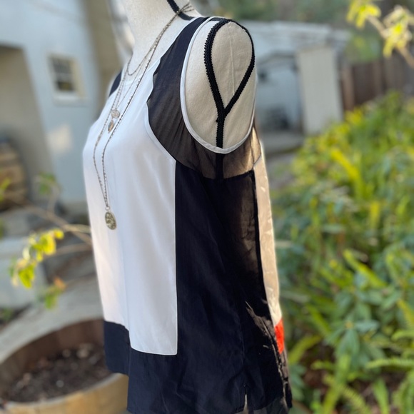 Color Block Top - Picture 2 of 4